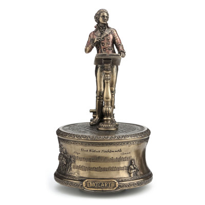 Ezma Statue