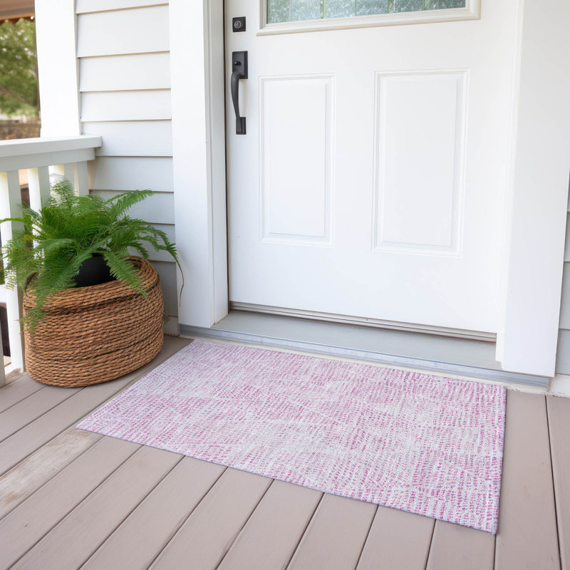 Tapis intérieur / extérieur rose en polyester tissé à la machine Jurnee, Rectangle 1 pi 8 po x 2 pi 6 po