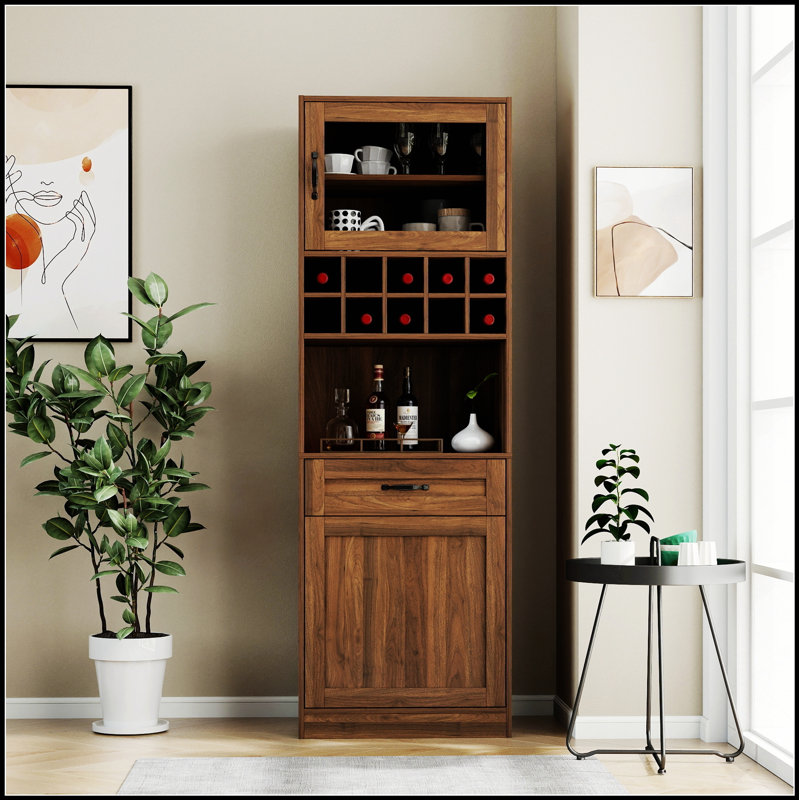 Armoire de cuisine polyvalente avec tablettes coulissantes à plusieurs niveaux, portes en verre et rangement pour le vin pour une organisation efficace et une présentation élégante.