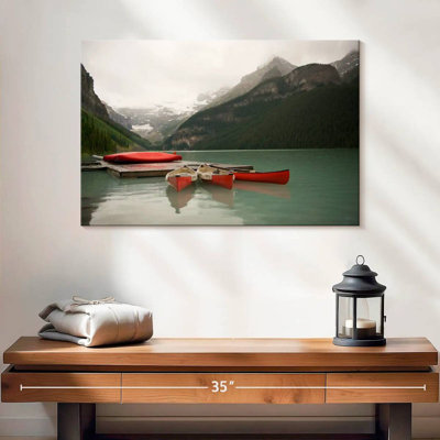 Canots au bord du lac Louise