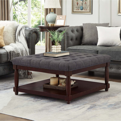 Grande table basse avec repose-pieds carré en lin capitonné avec tablette en bois massif, idéale pour une utilisation et un rangement polyvalents