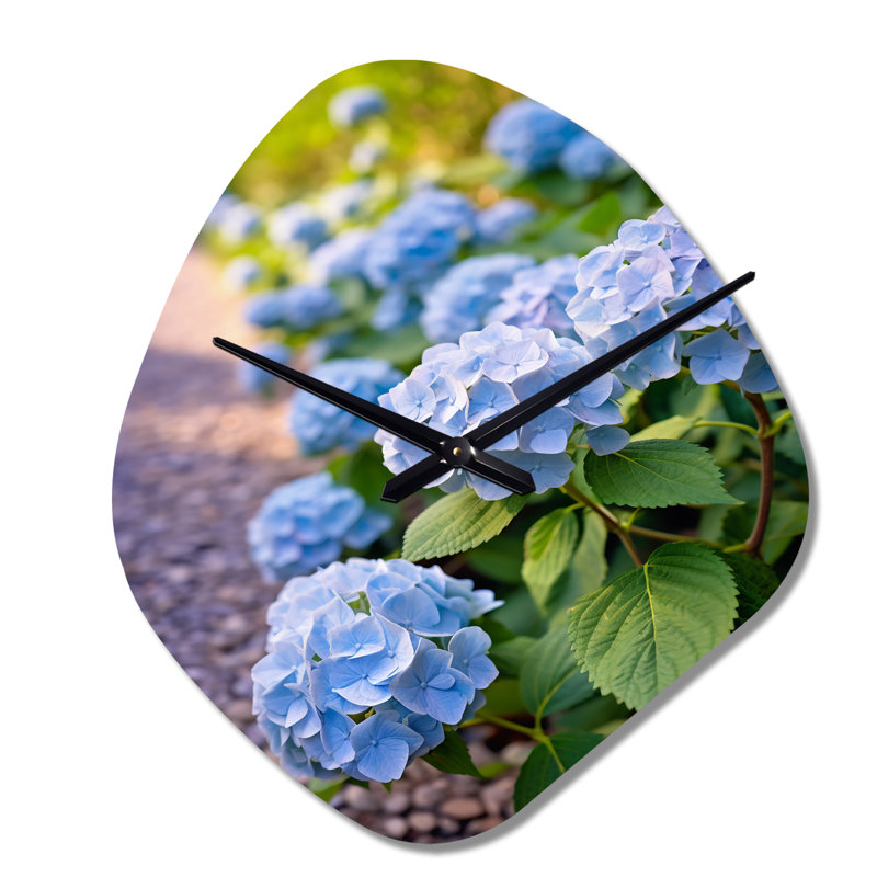 Blue Blooms Of Hydrangea - Horloge florale asymétrique en métal, horloge en métal de forme unique bleue, Petit