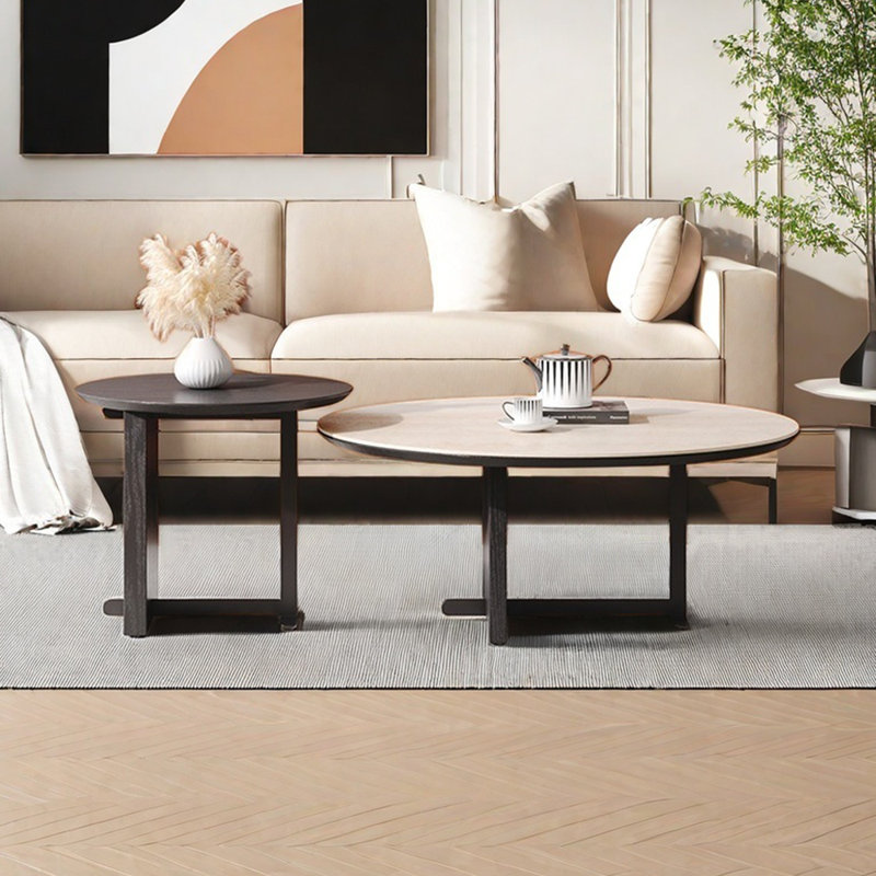 Table basse simple de style crème rétro