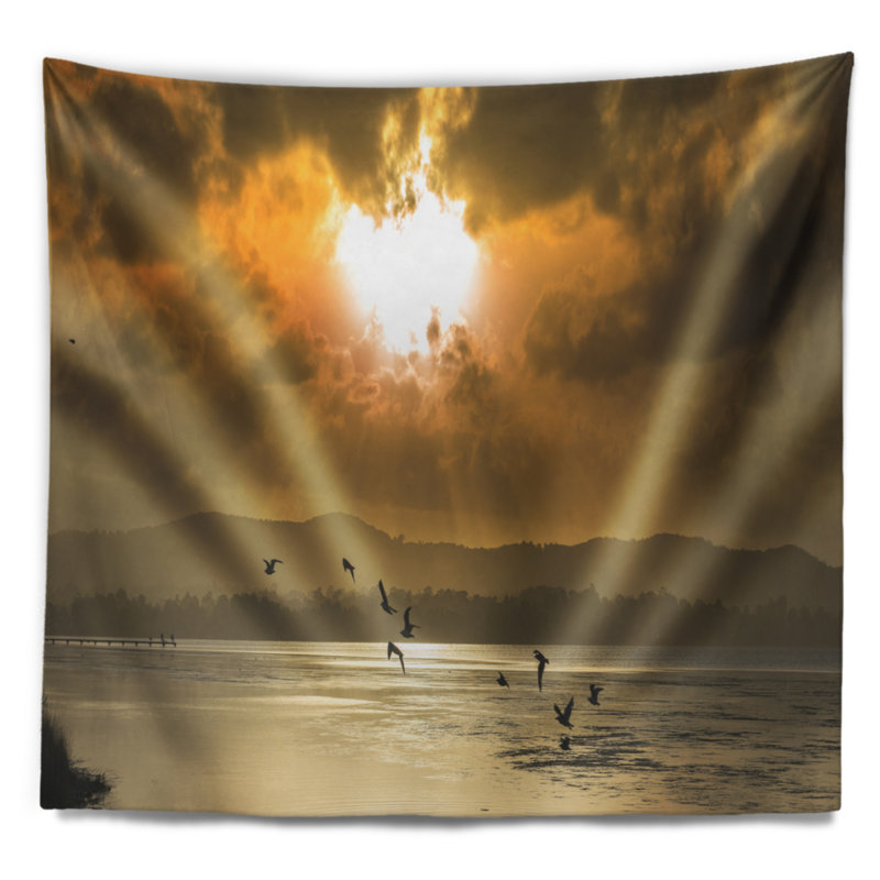 Tapisserie bord de mer scintillante soleil parmi les nuages lourds, H 32 po x l 39 po