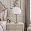 Lampe de table en plumes blanches de 17,7 po avec accents en cristal K9 et base dorée, lampe de chevet à température de 3 couleurs pour la chambre à coucher