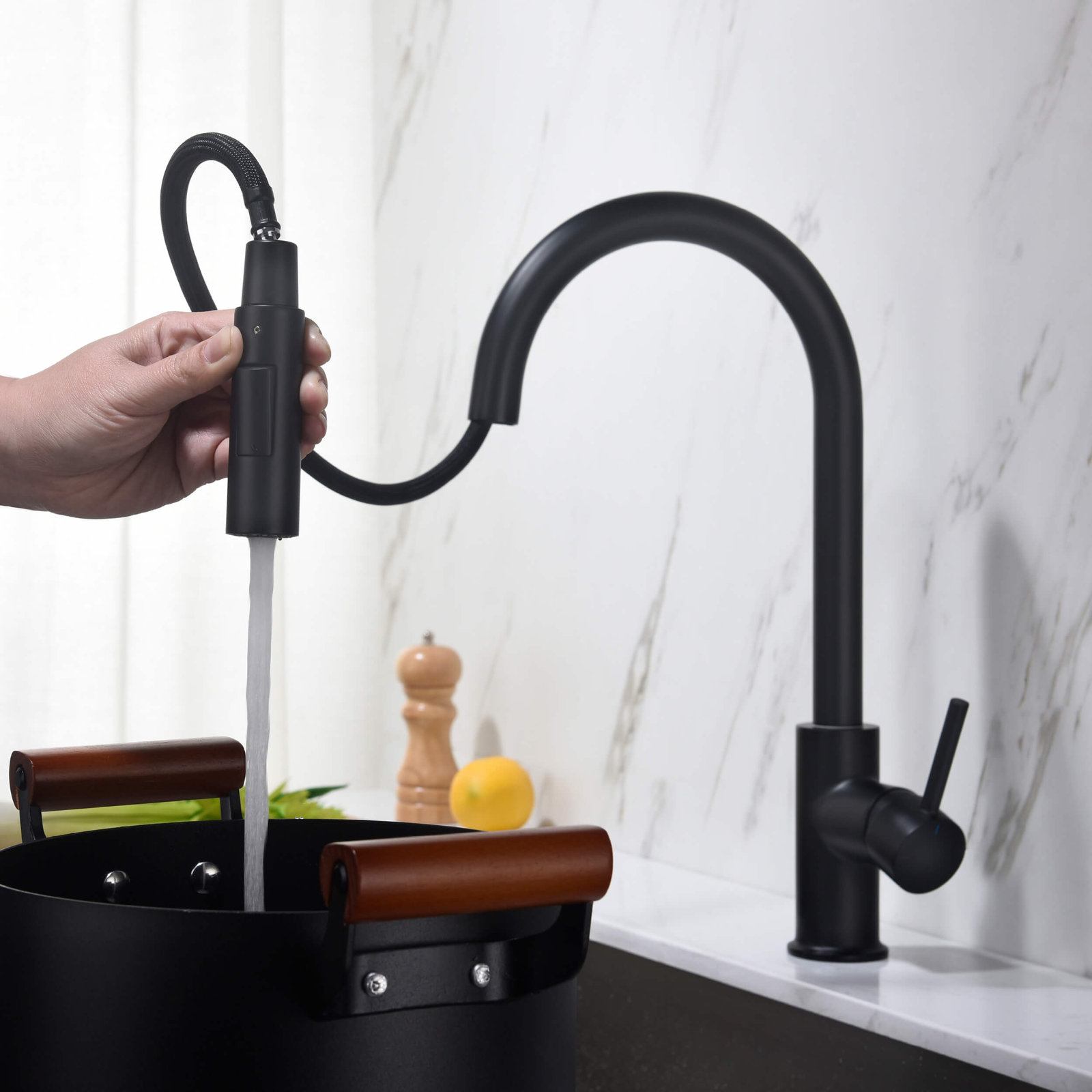 Circular Pull-Down Kitchen Faucet, Matte Black