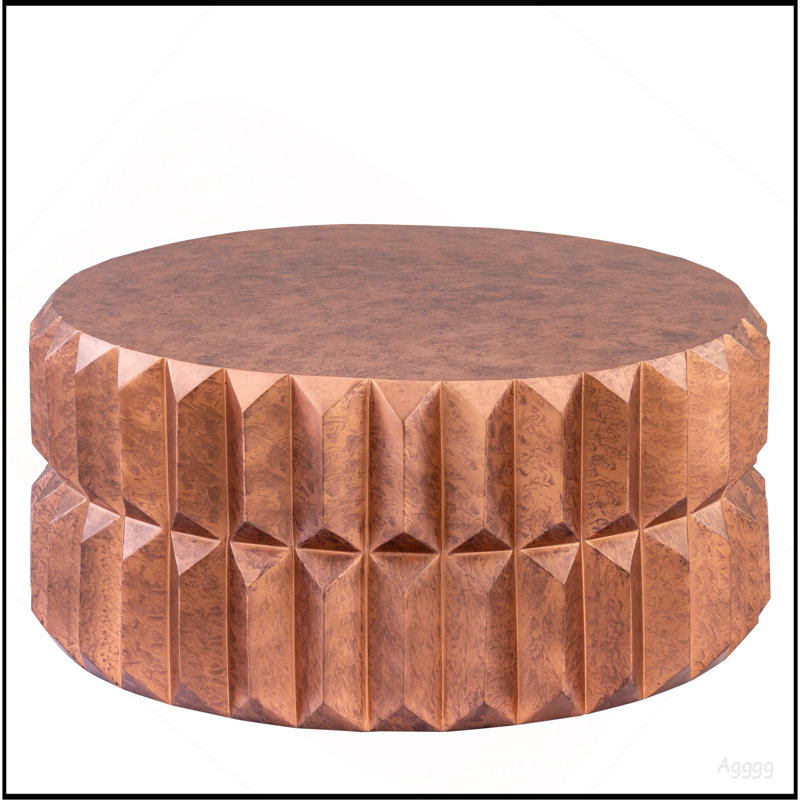 Table basse CT-321 de style moderne, conçue avec de multiples panneaux angulaires et fabriquée en tôle d'aluminium finition cuivre antique.