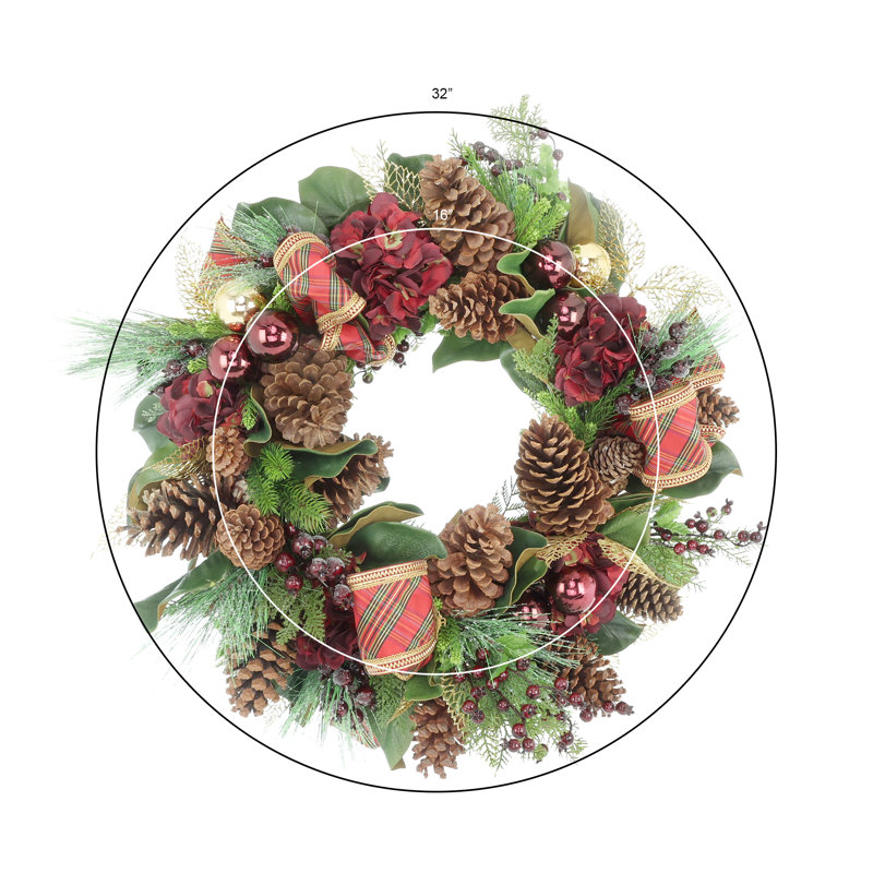 Couronne de Noël 32 po avec hortensias, pommes de pin et arcs