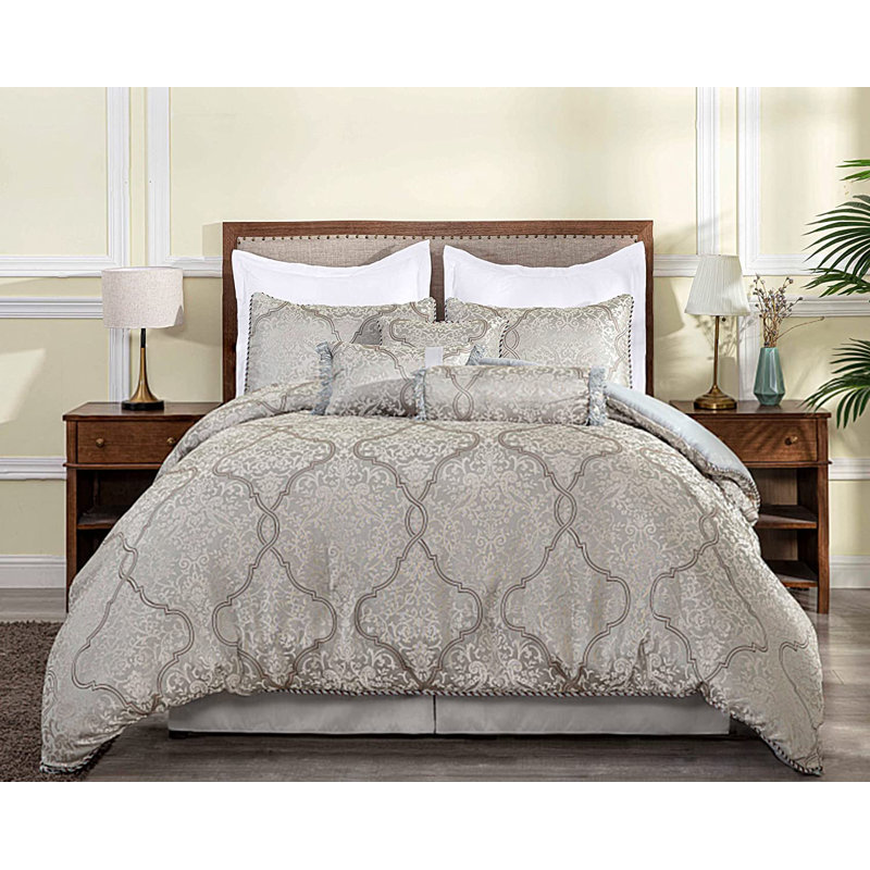 Noelle 7-Piece Floral Medallion Jacquard Comforter Set, King Comforter + 3 Throw Pillows