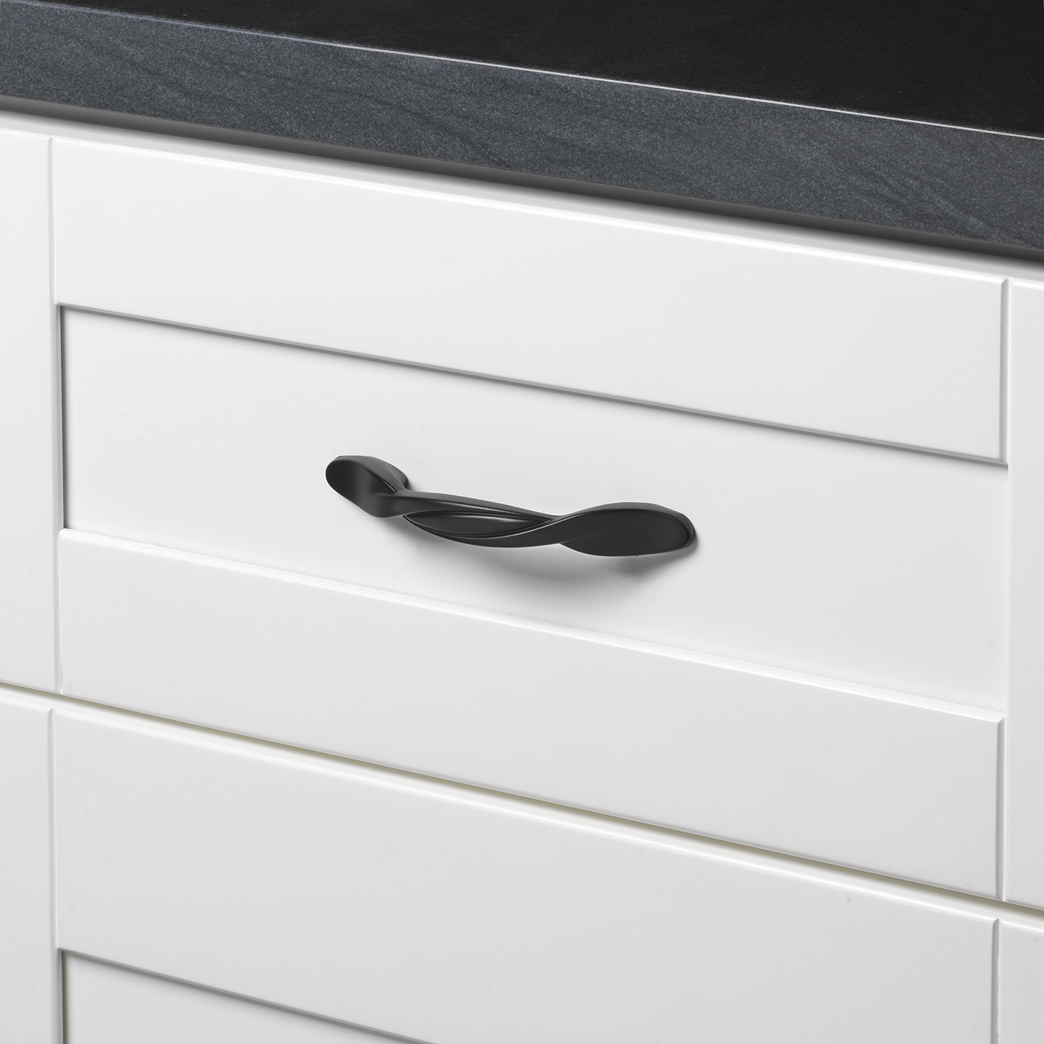 Classic Twisted Arch Cabinet Pull, Matte Black