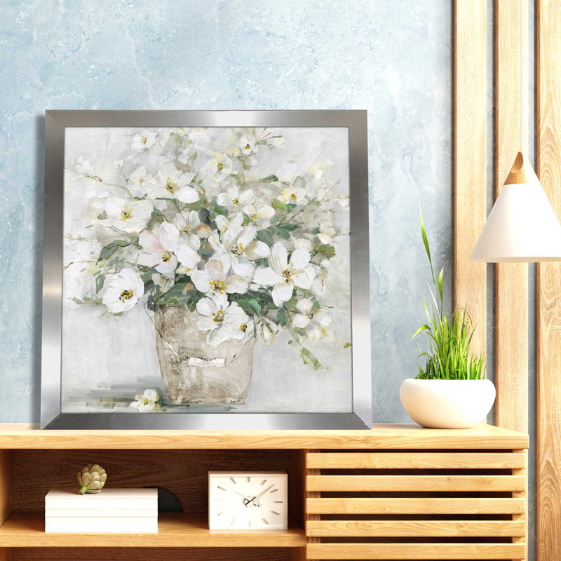 «Spring Cottage Blooms II» par Sally Swatland - Peinture, L 31,5 po x H 31,5 po, Encadrement argenté