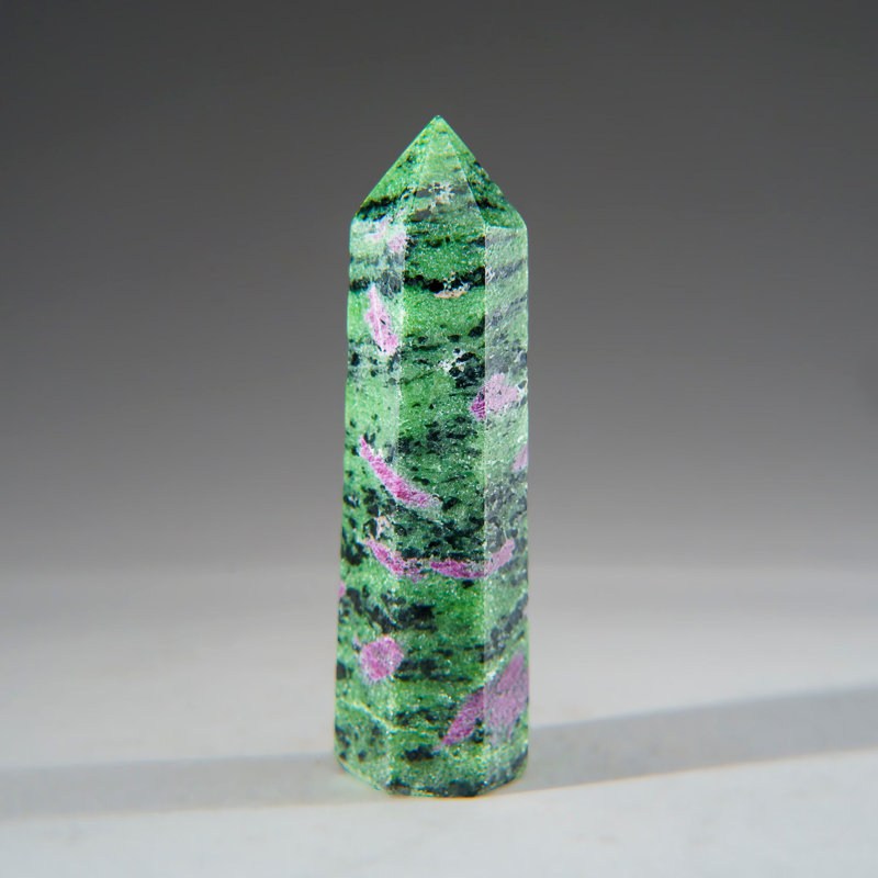 Véritable poli (moyen) rubis Zoisite Point