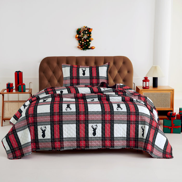 Salette Reindeer Red Microfiber Quilt Set