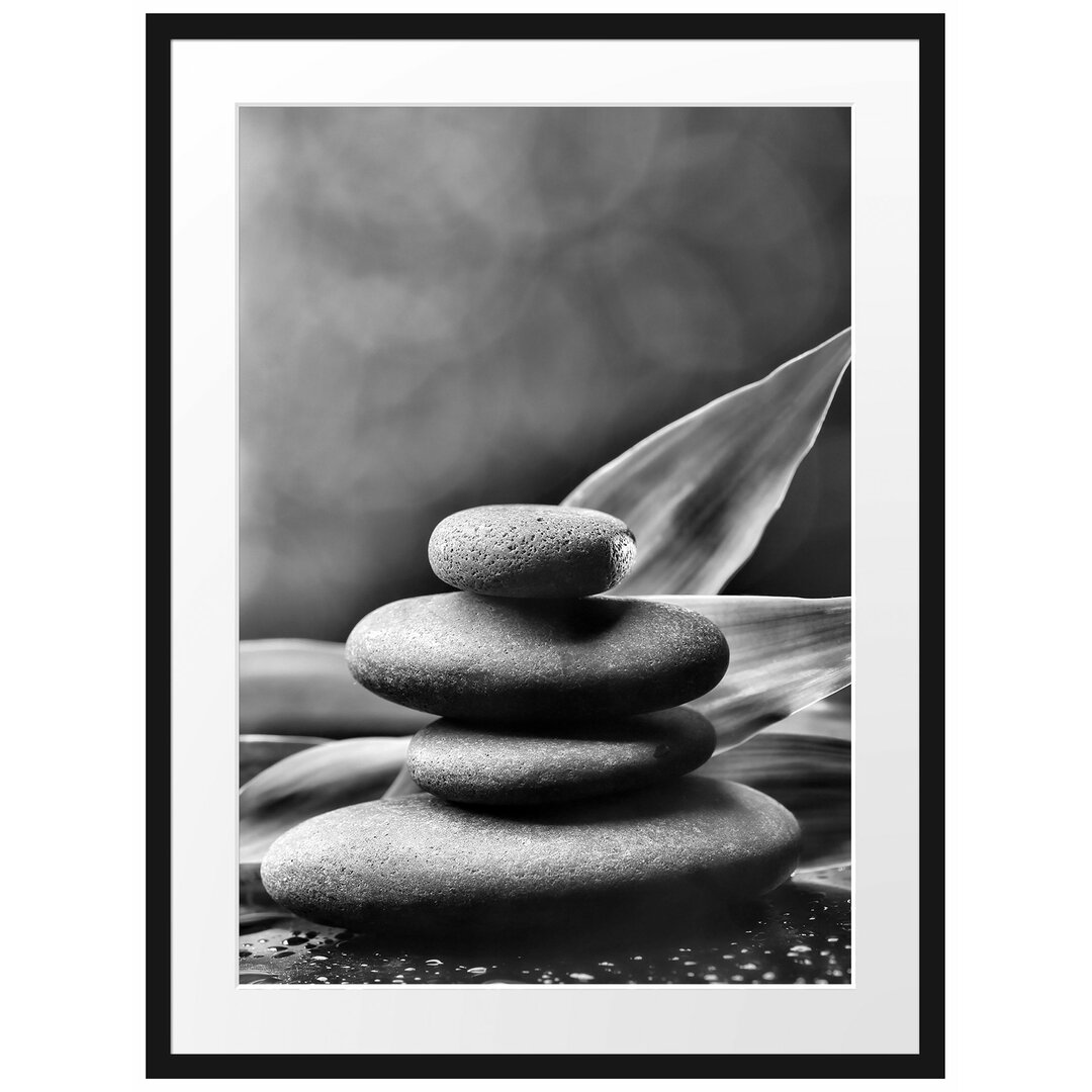 Zen-Steine mit Blättern Gerahmter Fotokunstdruck