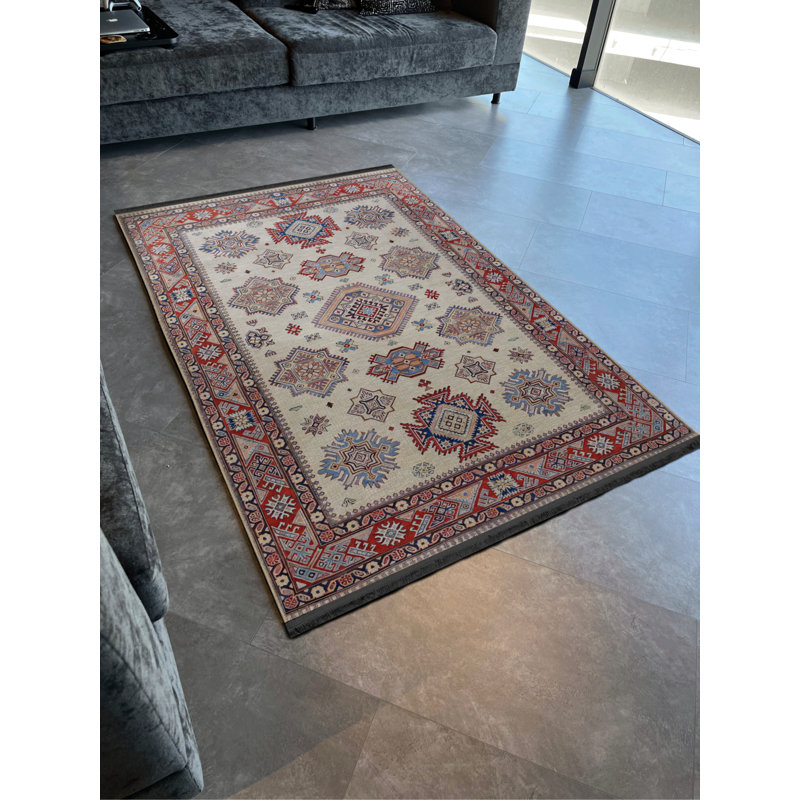 Tapis rouge en polypropylène à imprimé numérique Virgen, Rectangle 2 pi 8 po x 5 pi