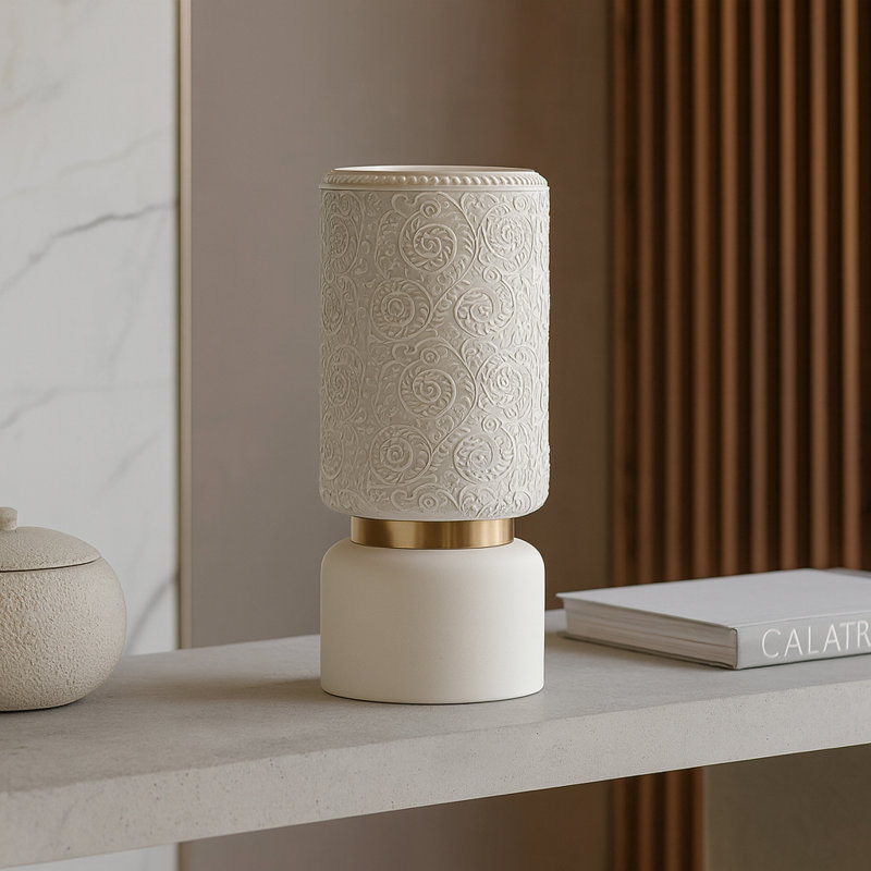 Vase en céramique blanche embossée élégante Elegant, Blanc