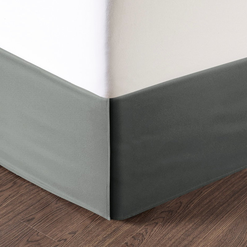 Édredon argenté grand lit. Superbe texture. Rembourrage. 8 pièces comprenant un édredon, des taies décoratives, des coussins décoratifs européens et une jupe de lit. Argent lavable à la machine. Bourre douce pour plus de chaleur.