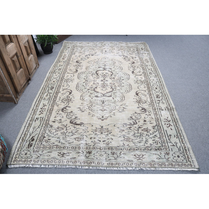 Élégant tapis traditionnel turc parfaitement dimensionné pour rehausser l'ambiance de votre salon