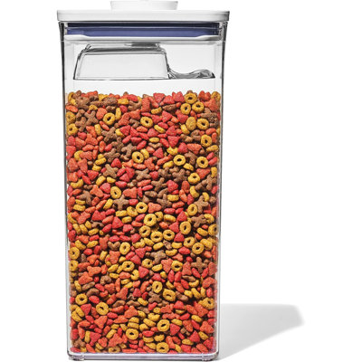 Contenant alimentaire en plastique avec couvercle à pression