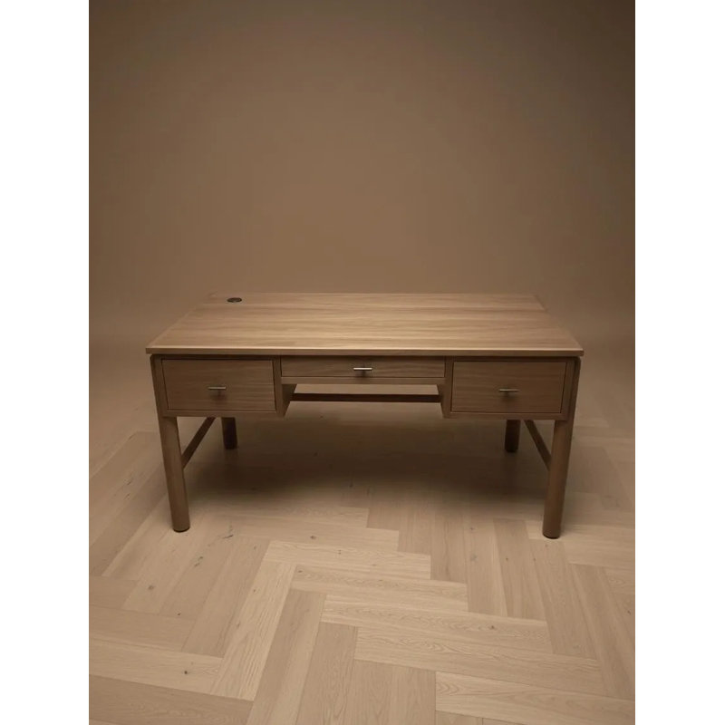 Le bureau d'écriture The Rowan - construction en bois massif, 48 po de longueur x 30 po de profondeur x 30 po de hauteur, trois tiroirs avec port de gestion des câbles, bureau à domicile moderne
