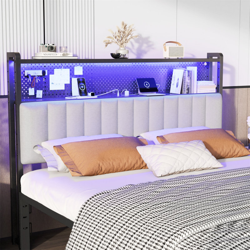 Tête de lit grand, tête de lit tapissier réglable avec tablettes à 2 niveaux et panneau perforé avec stations de charge et lumières DEL, tête de lit moderne avec rangement en lin et gris clair