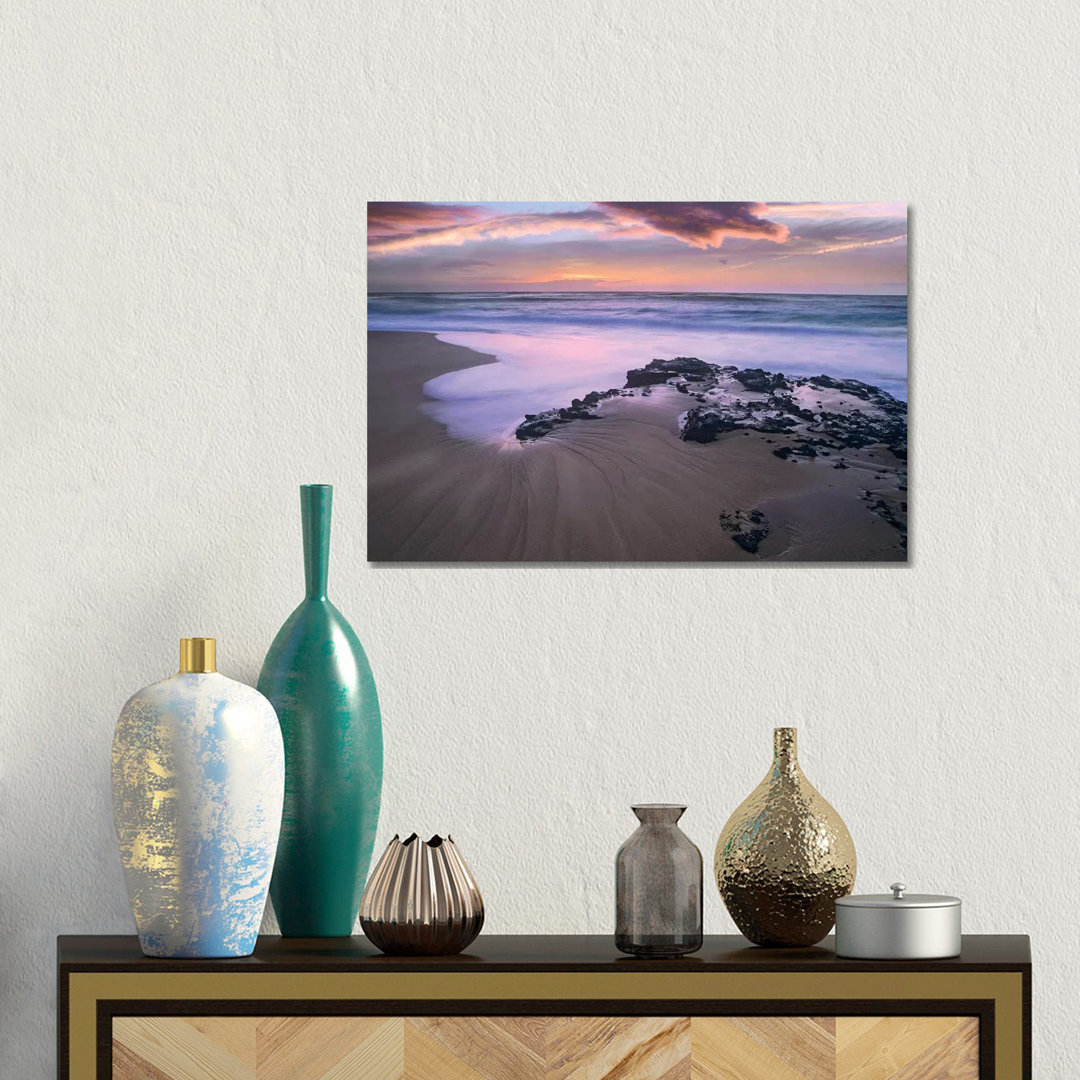 Sandy Beach, Oahu, Hawaii von Tim Fitzharris - Galerie-verpackte Leinwand Giclée