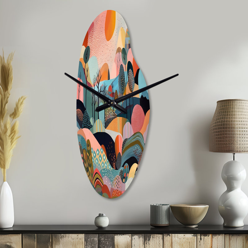 Horloge murale incurvée en métal rose, Médium
