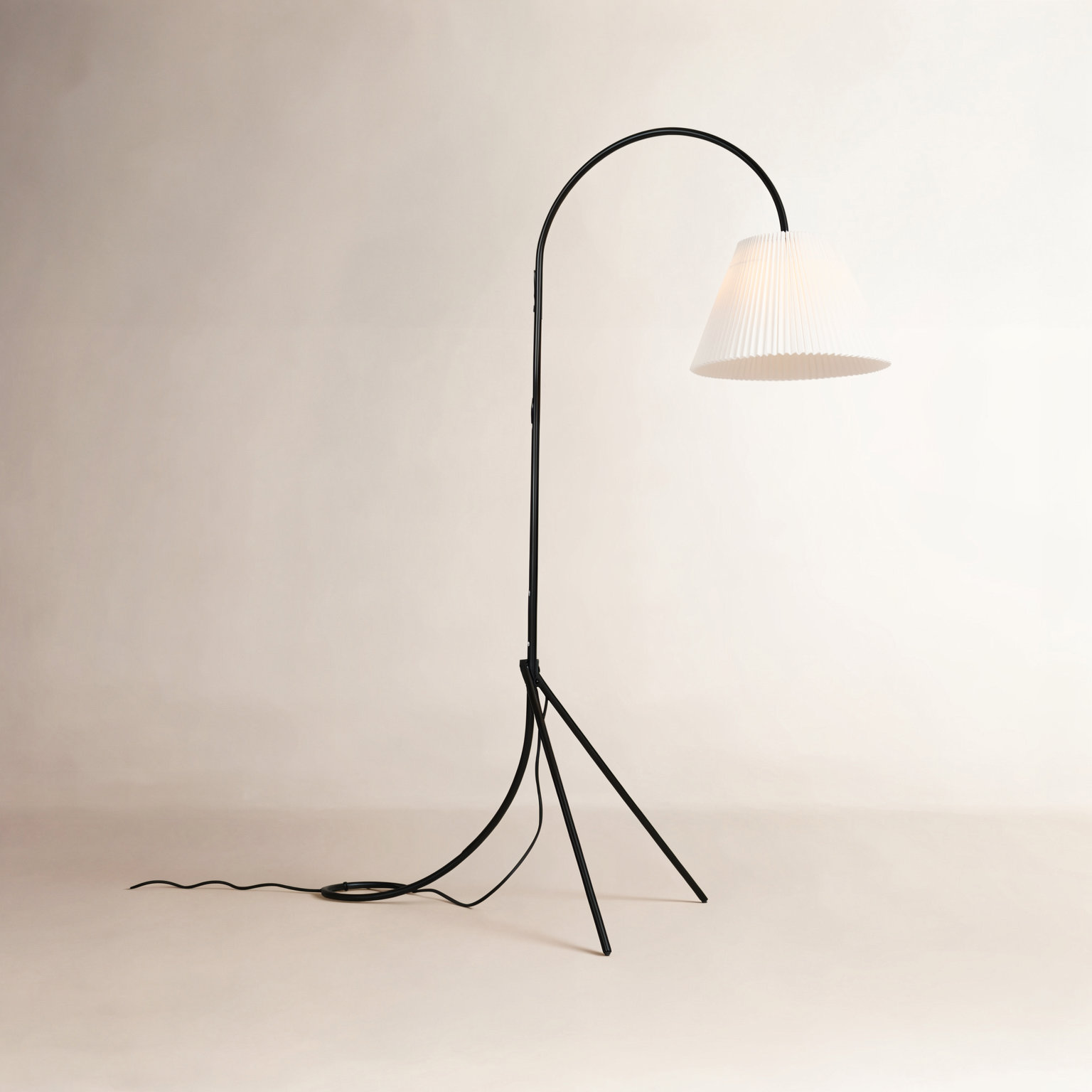 73" Linen Floor Lamp, Black