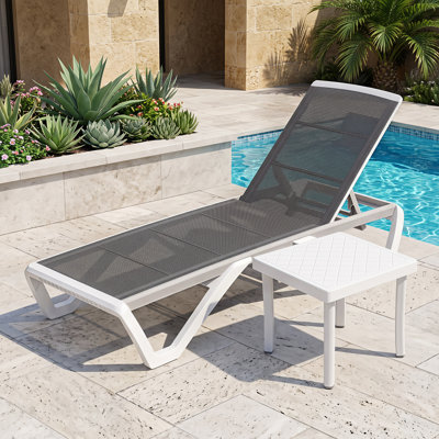 Chaise longue d'extérieur Domi 3D avec table de piscine et patio