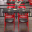 Table et chaises de style industriel-1028494087