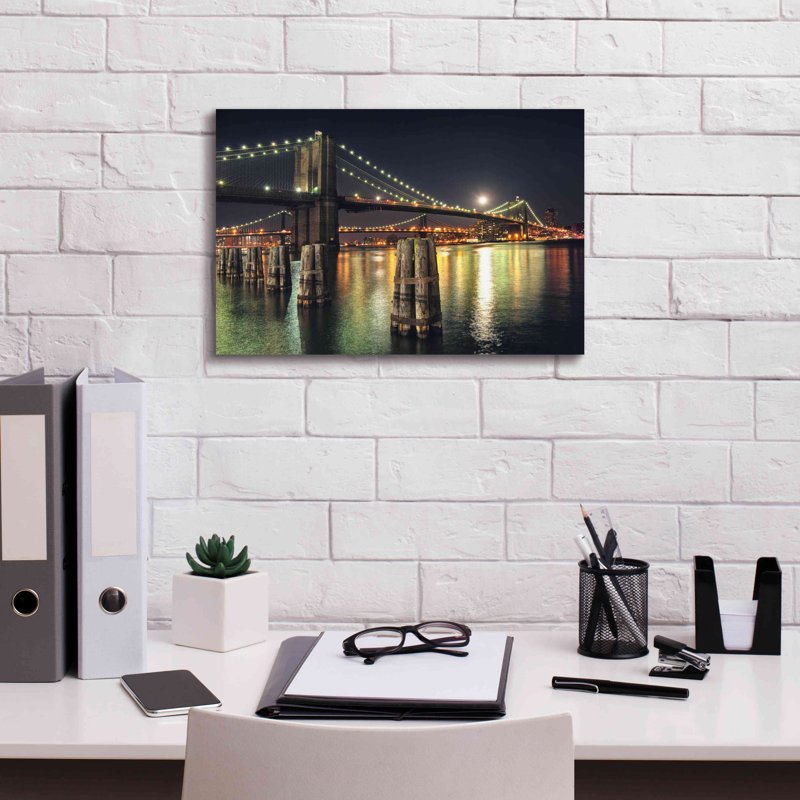 «Moon over Brooklyn» par Natalie Mikaels, reproduction sur toile tendue, H 12 po x l 18 po x P 0,75 po