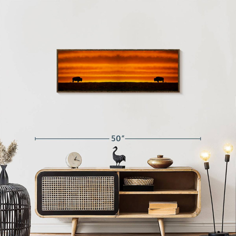 Lever de soleil sur les bisons, 37" X 13", Cadre flottant noyer