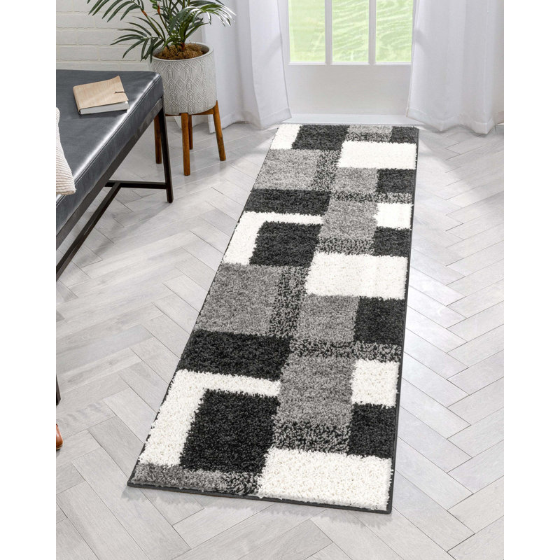 Tapis noir à motif géométrique Marci, Tapis de couloir 2 pi 3 po x 7 pi 3 po