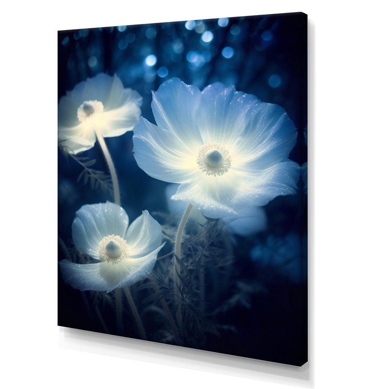 «White Blue Petals And Beauty II», impressions sur toile florales, Toile tendue, H 40 po x l 30 po x P 1,5 po