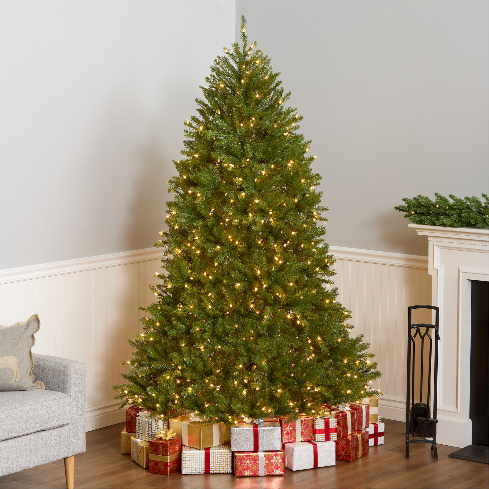 Dunhill Fir Tree with Clear Lights, 7', Clear/White Lights