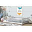 Lit de sol simple polyvalent avec clôture de sécurité pour la croissance et le jeu des enfants-523875479
