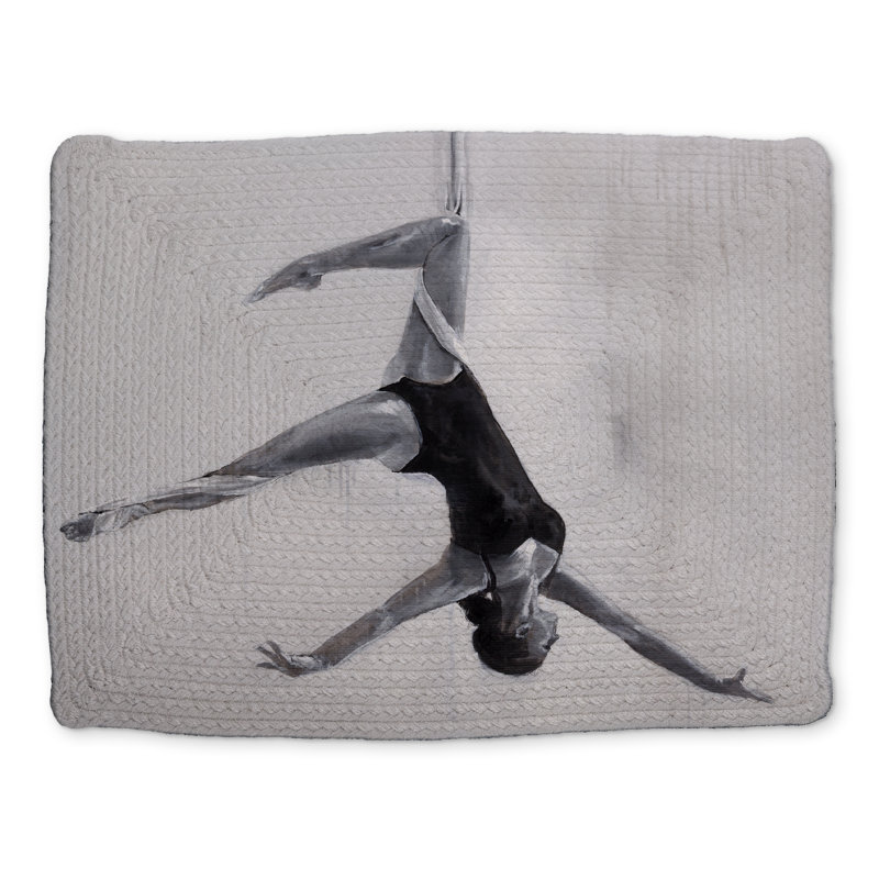 Napperon Dancer sur soie aérienne | Sports Home Decor