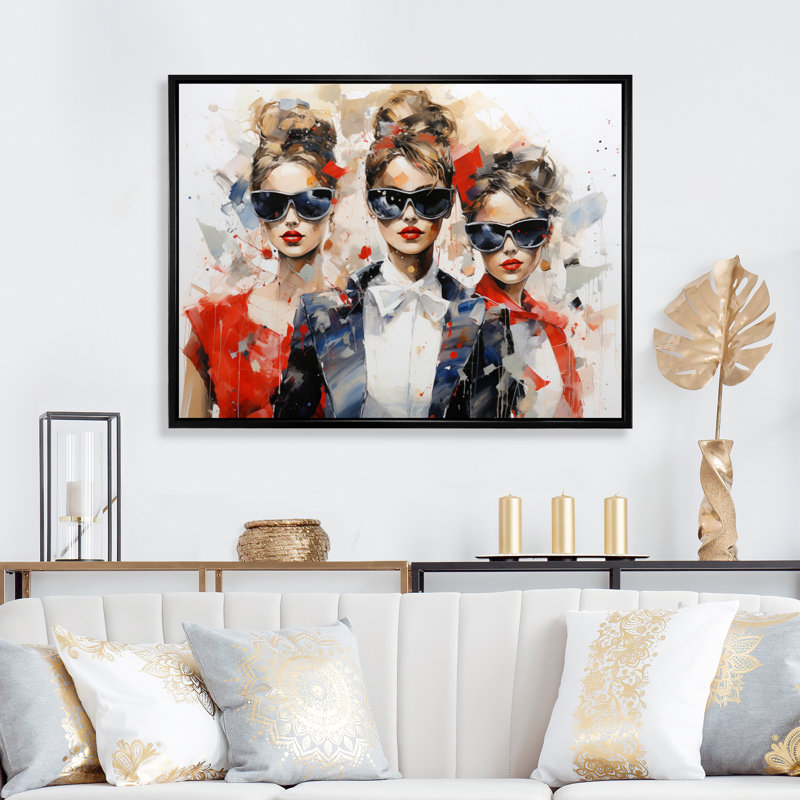 «Woman Fashion Fusion I» - Impression, H 24 po x l 32 po x P 1 po, Cadre flottant noir