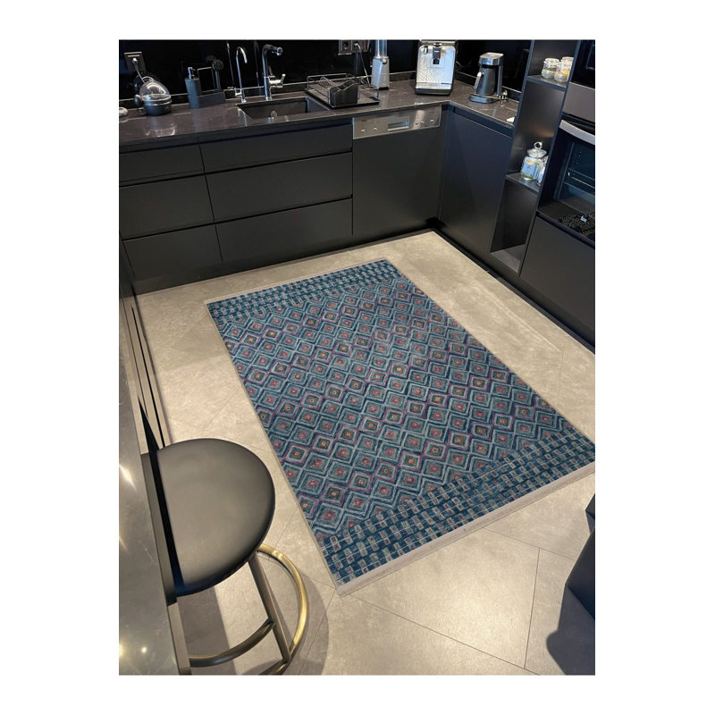 Tapis bleu délavé à motif géométrique multicolore, Sous-tapis rectangulaire de 3 pi 3 po x 4 pi 11 po
