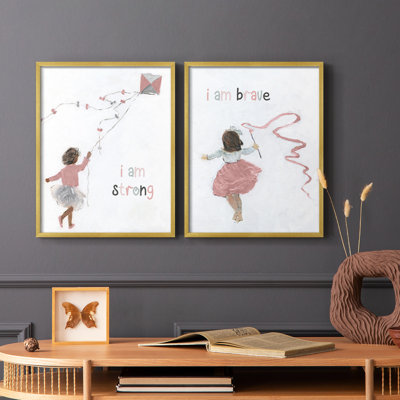 «Girl Flying Kite» - reproduction encadrée de qualité supérieure - prête à être accrochée - aucun clou requis - aucun clou requis