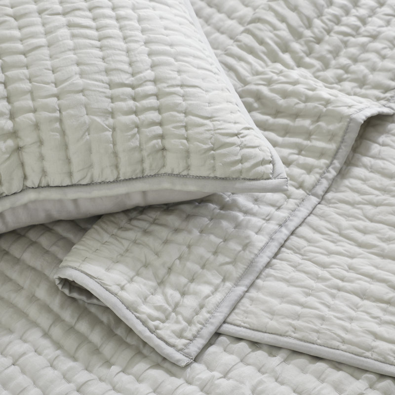 Bella 100% Silk Handmade Luxury Comfy All-Season Quilt and Pillow Sham Set, Silver, King Quilt + 2 Pillow shams