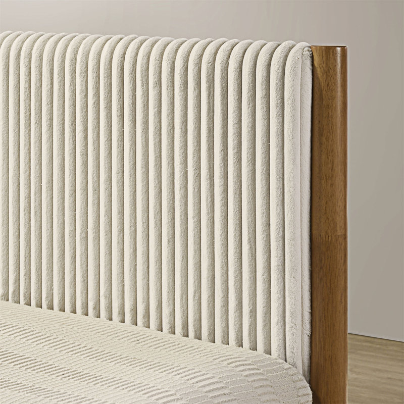 Lit plateforme élégant en bois avec table de chevet