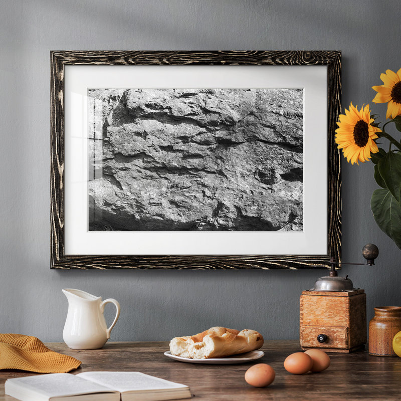 Found Textures XV, reproduction encadrée sur papier, H 18 po x l 26 po x P 1,5 po, Noir