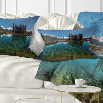 Rangée de pins et lac de montagne - Coussin à imprimé paysage