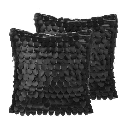 Garnes Square Cushion