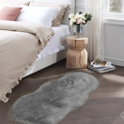 Vieda Faux Fur Indoor Rug