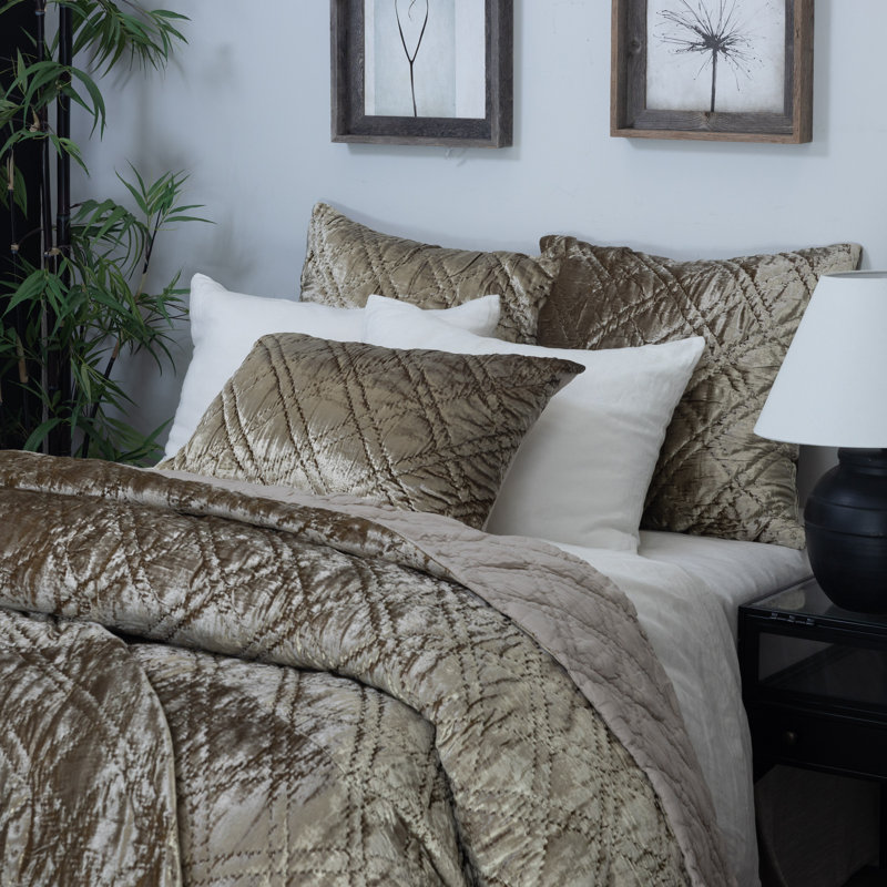 Lowe Quilt, Almond, King