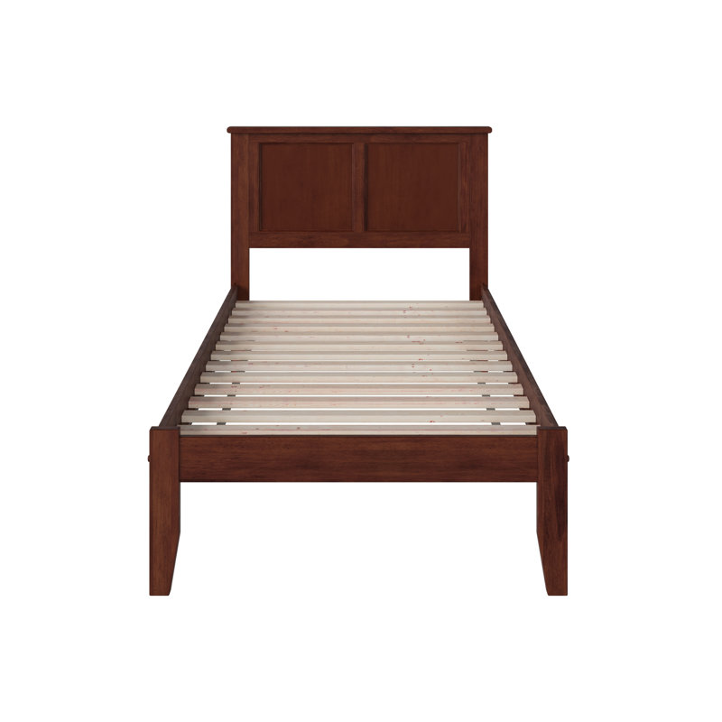 Lit plateforme en bois massif Clyda, Noyer, Simple
