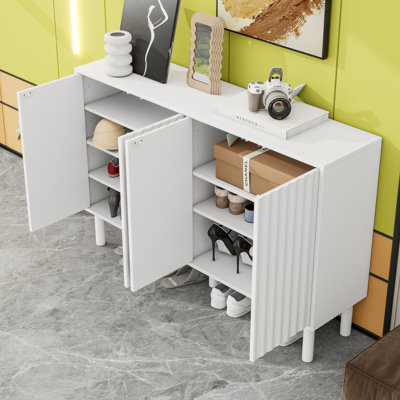 Armoire à chaussures avec tablettes réglables et pieds en bois