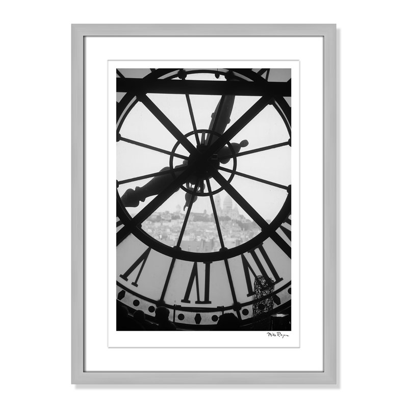 «Museum Dorset - Paris Print» par Mike Ragan, Papier avec cadre simple argenté, Blanc / Blanc, H 23 po x l 17 po x P 1,25 po